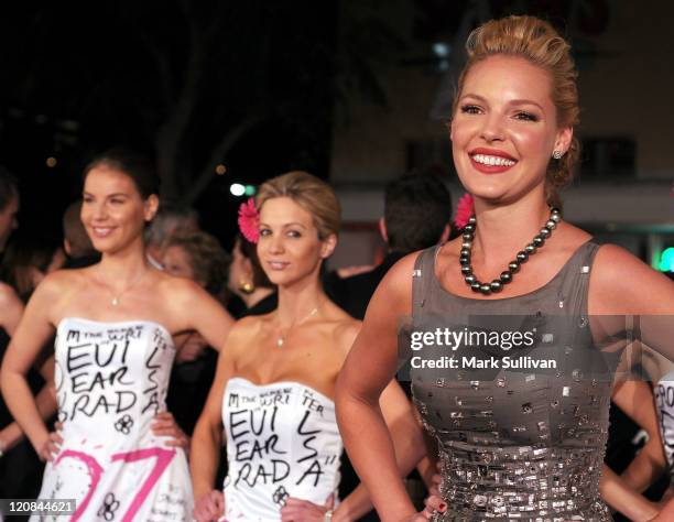Actress Katherine Heigl arrives at the premiere of "27 Dresses" held on January 7, 2007 in Westwood, California.