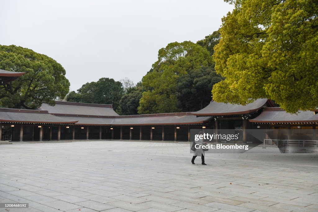 Streets of Tokyo as Metropolis Braces for Critical Weekend in Fight to Contain Outbreak