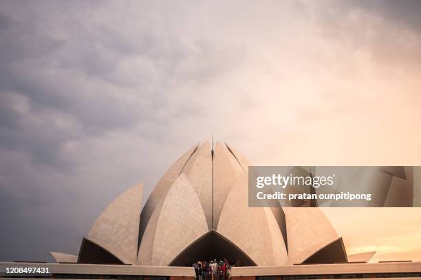 lotus temple - templo del loto nueva delhi fotografías e imágenes de stock