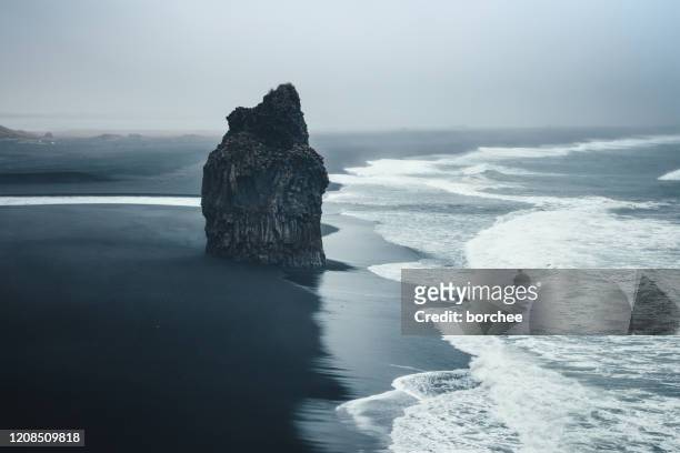 praia negra - volcanic rock - fotografias e filmes do acervo