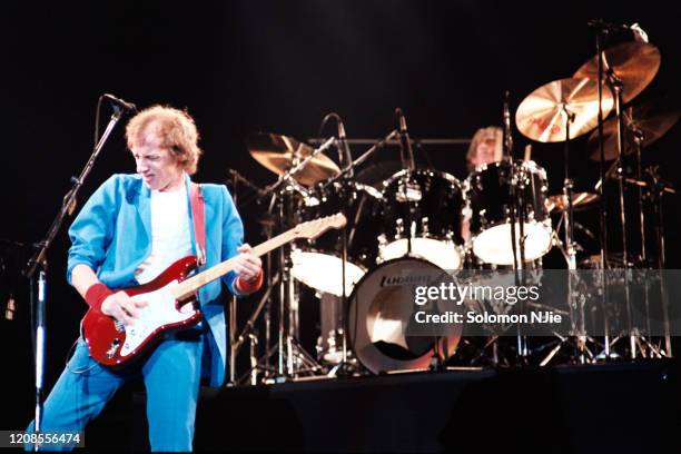 Mark Knopfler, Dire Straits, Brothers in Arms Tour, 12 July 1985 Wembley Arena.