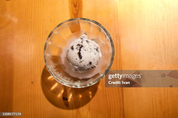 cookies and cream ice cream sundae - ice cream sprinkles stock pictures, royalty-free photos & images