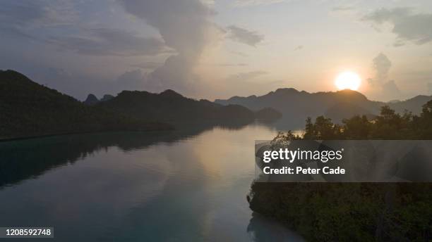 group of islands indonesia - irian jaya photos et images de collection