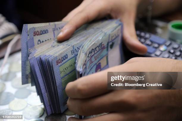 lebanese 50,000 banknotes - lebanese bildbanksfoton och bilder