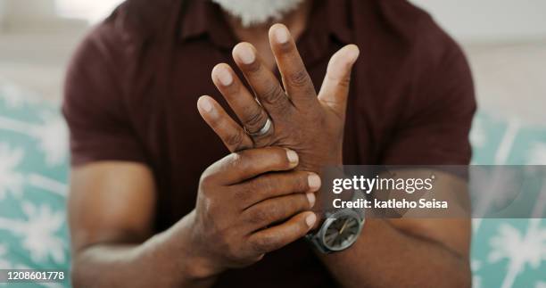 artritis is vreselijk pijnlijk - arthritis stockfoto's en -beelden