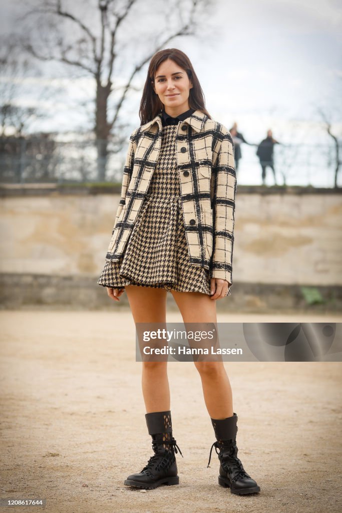 Street Style  - Paris Fashion Week - Womenswear Fall/Winter 2020/2021 : Day Two