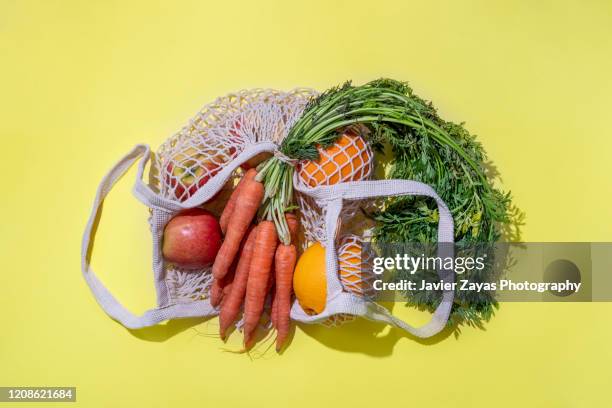 reusable cotton mesh bag with fruit and vegetables - thrifty imagens e fotografias de stock