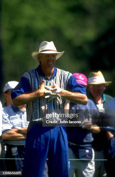 Greg Norman cracking knuckles during Thursday play at Augusta National GC. Augusta, GA 4/6/1995 CREDIT: John Iacono