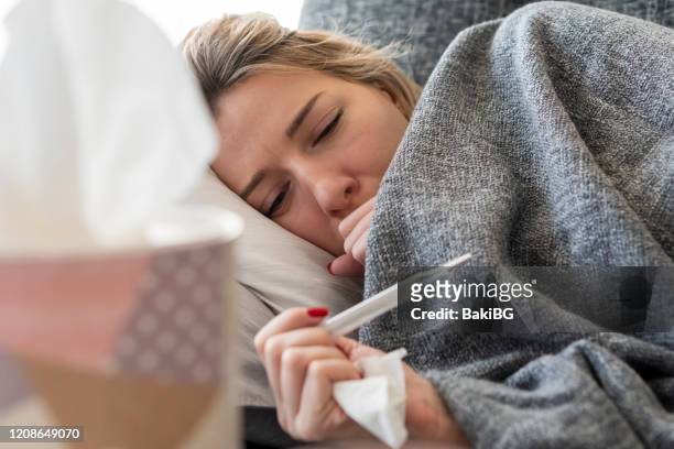 sick woman with flu at home - febre imagens e fotografias de stock