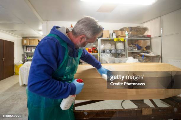 Brussels, Belgium March 30, 2020 -le secteur des pompes funèbres souffre d'un manque de matériel de protection adéquat - De sector van de...