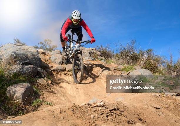 biker de montagne de la californie méridionale - temecula-california photos et images de collection