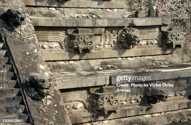 detail of the temple of the feathered serpent showing alternating "tlaloc" and feathered serpent heads in the archaeological aztec site of teotihuacan - quetzalcoatl stock pictures, royalty-free photos & images