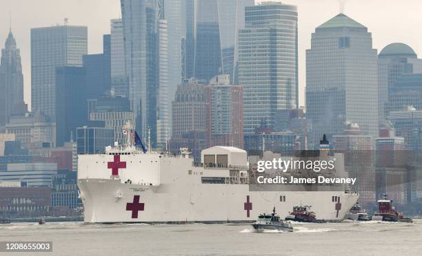 The USNS Comfort hospital ship travels up the Hudson River as it heads to Pier 90 on March 30, 2020 in New York City. The Comfort, a floating...
