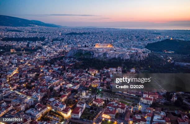 acropoli di atene al crepuscolo - greece city foto e immagini stock