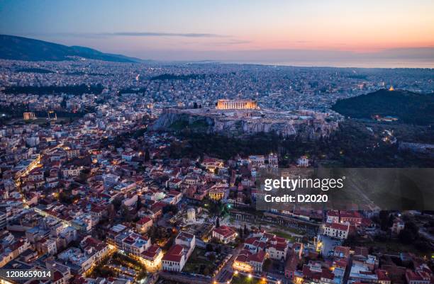 athene akropolis in de schemering - athens greece stockfoto's en -beelden