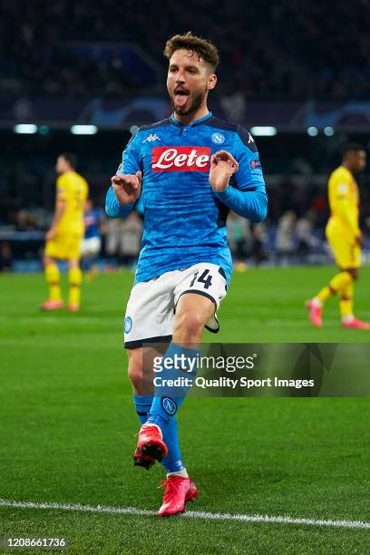 Dries Mertens of SSC Napoli celebrates after scoring his team's first goal during the UEFA Champions League round of 16 first leg match between SSC...
