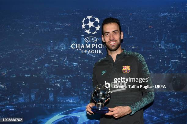 Sergio Busquets of FC Barcelona pose with the Man of the match trophy following the UEFA Champions League round of 16 first leg match between SSC...