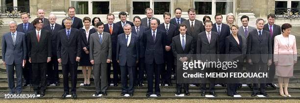 Les membres du gouvernement, Gilles de Robien , Luc Ferry , Dominique de Villepin , François Fillon , Jean-Pierre Raffarin , Jacques Chirac , Nicolas...