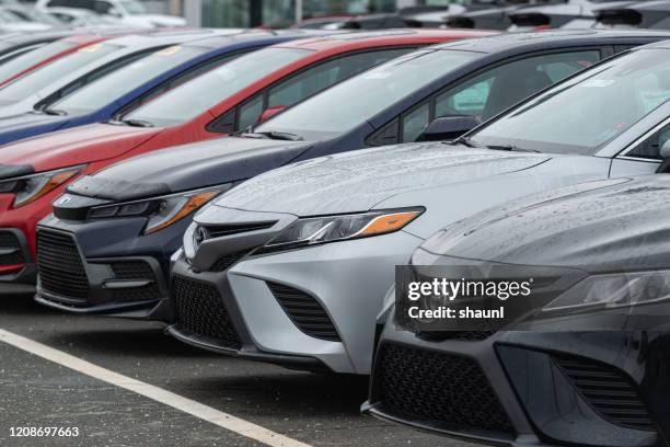 toyota camry sedans 2020 - toyota motor co stock-fotos und bilder