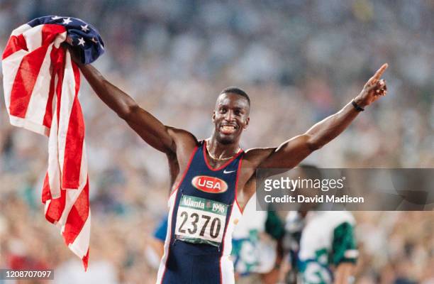 Michael Johnson of the USA celebrates winning the Men's 200 meter event of the Athletics Competition of the 1996 Summer Olympics on August 1, 1996 in...