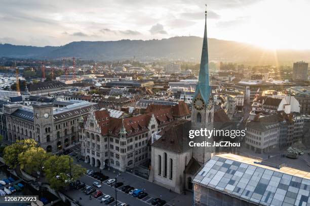 zürcher altstadt-luftbild - zürich stock-fotos und bilder