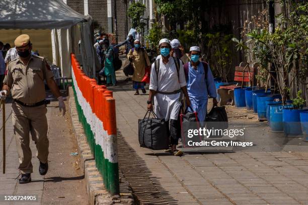 Seminary Mask 2,477 India Police Mask Stock Photos, High-Res Pictures, and Images ...