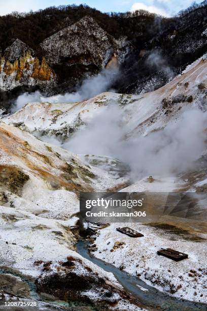 increible winter view of jigokudani hell valley at noboribetsu onsen city hokkaido japan - increible stock-fotos und bilder