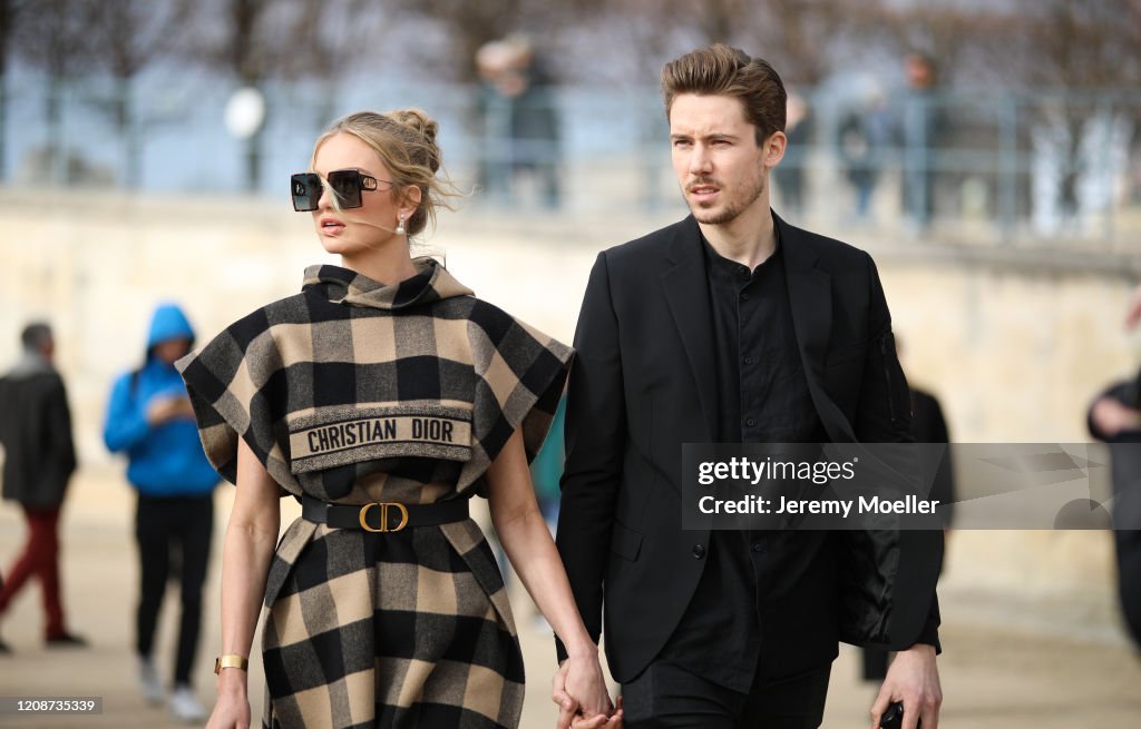 Street Style - Paris Fashion Week - Womenswear Fall/Winter 2020/2021 : Day Two