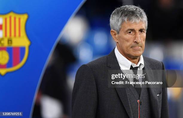 Quique Setién Fc Barcelona coach during the UEFA Champions League round of 16 first leg match between SSC Napoli and FC Barcelona at Stadio San Paolo...