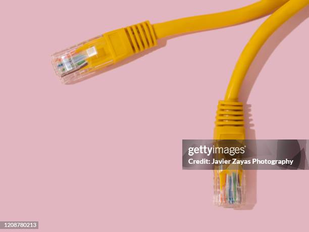 yellow rj54 ethernet connector - router stock-fotos und bilder