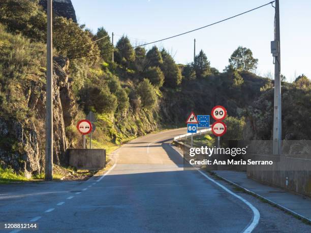 road with traffic signs and entrance sign to spain from portugal to the province of salamanca - castille et leon photos et images de collection