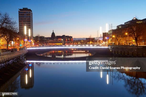 the rosie hackett bridge in dublin city, ireland - brücke samuel beckett bridge stock-fotos und bilder