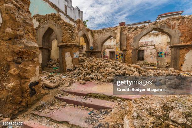 an unusual sight - an old house is being demolished in stone town, zanzibar. - stone town zanzibar town stock pictures, royalty-free photos & images