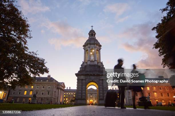 campanile in trinity college, dublin city, ireland - trinity college dublin stock-fotos und bilder