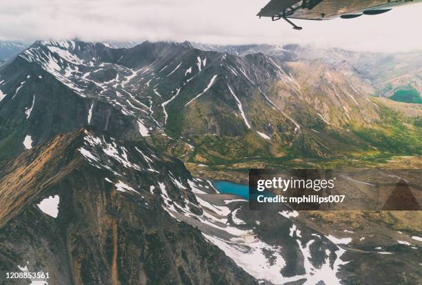 デナリ国立公園アラスカ航空飛行山中 - mt mckinley ストックフォトと画像