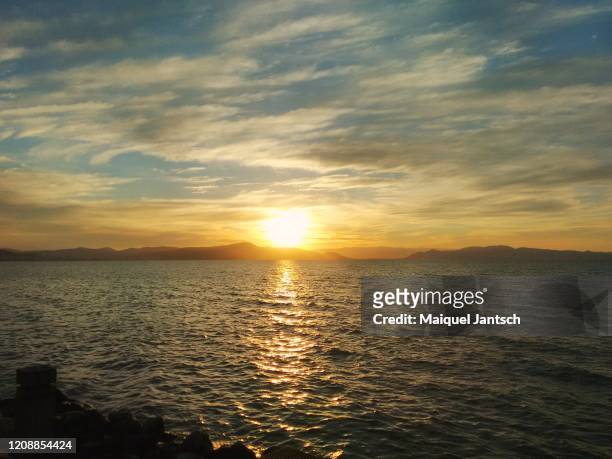 pôr do sol em florianópolis na beira-mar norte - pôr do sol 個照片及圖片檔