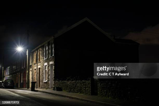dark streets of a south wales valley community - at & t center fotografías e imágenes de stock
