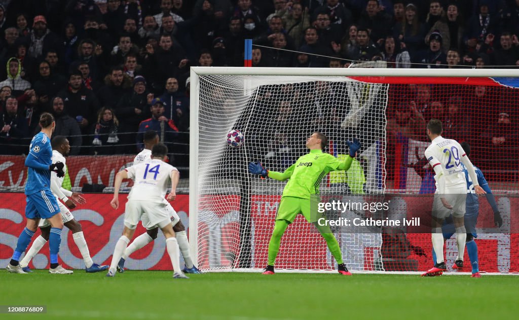 Olympique Lyon v Juventus - UEFA Champions League Round of 16: First Leg