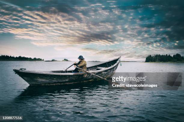 old man and the sea - small boat ocean fotografías e imágenes de stock
