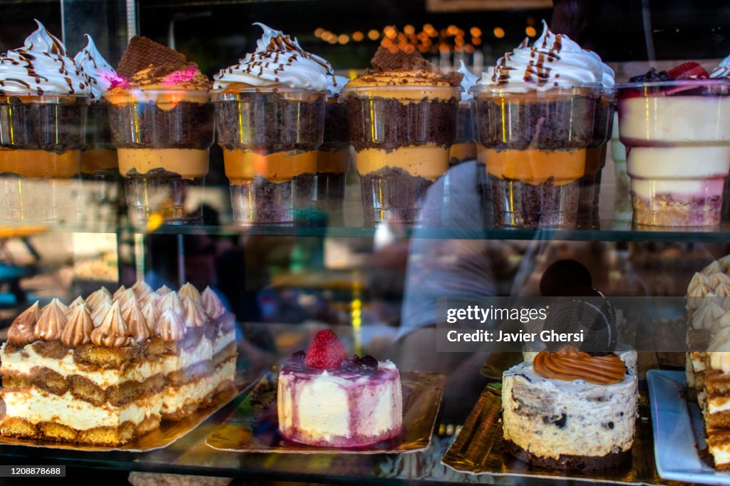 Dulces & Repostería: postres y tortas de chocolate, crema, frutilla y dulce de leche