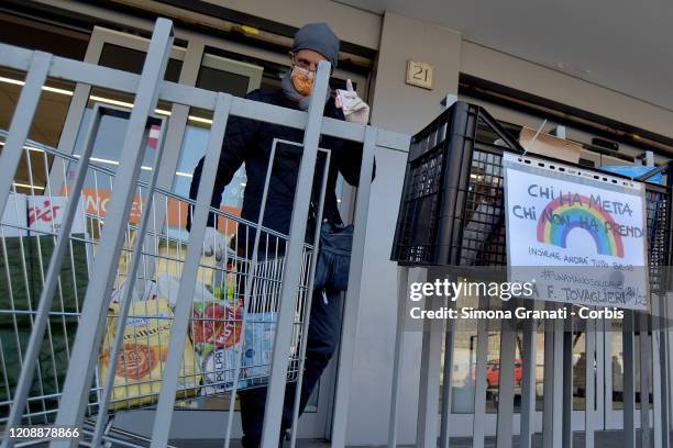 Group of supportive citizens who sign #Unamanosolidale has put boxes in various streets in the neighborhoods of Rome's southeast to collect food for...