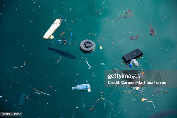 plastic pollution in ocean problem. - diving to the ground stock-fotos und bilder