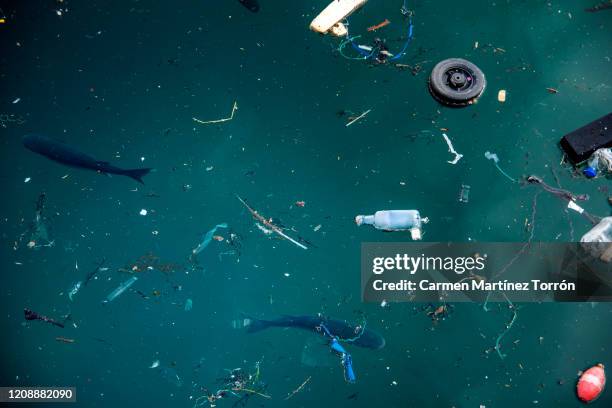 plastic pollution in ocean problem. - sea pollution stock pictures, royalty-free photos & images
