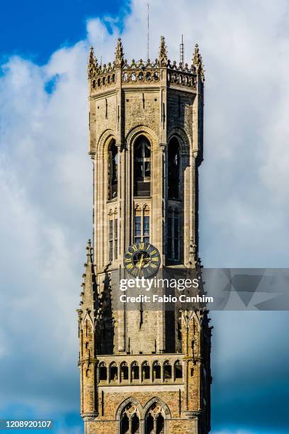 the belfry of bruges - campanario torre imagens e fotografias de stock