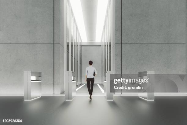 young businesswoman entering office building interior - posto de controlo de segurança imagens e fotografias de stock