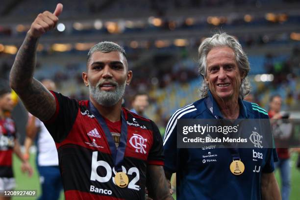 Gabriel Barbosa of Flamengo and Head coach Jorge Jesus of Flamengo celebrates after defeating Independiente del Valle by 3-0 at the CONMEBOL Recopa...