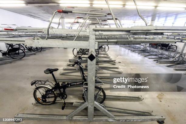 De gratis fietsstallingen blijven zo goed als leeg / Les parkings gratuits pour vélos restent pratiquement vides Leuven pict. By Bert Van den Broucke...