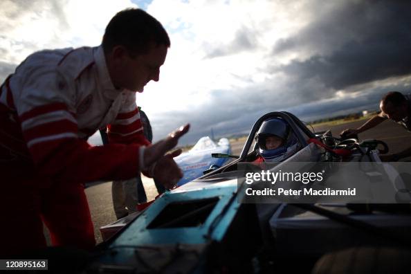 Tim Howells Driving Tim Allen , technical director, talks to driver Don Wales before a ...