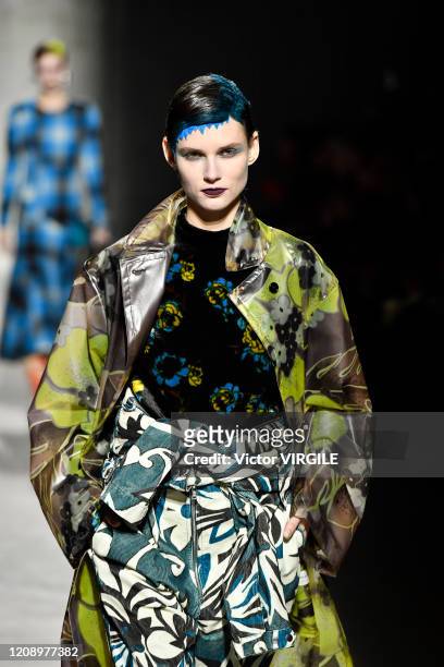 Dries Van Noten Runway Photos and Premium High Res Pictures - Getty Images