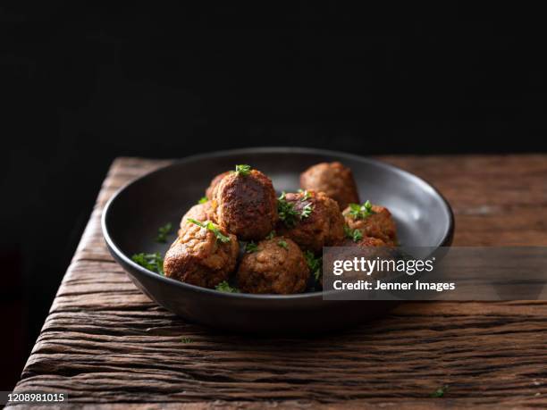 vegan meatballs on a plate. - vegan fotografías e imágenes de stock